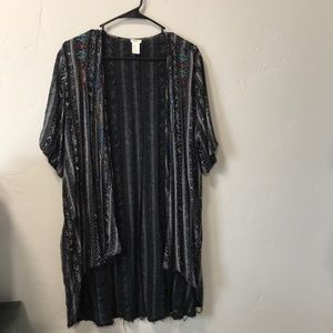 Women’s black kimono w/ colorful embroidery detail